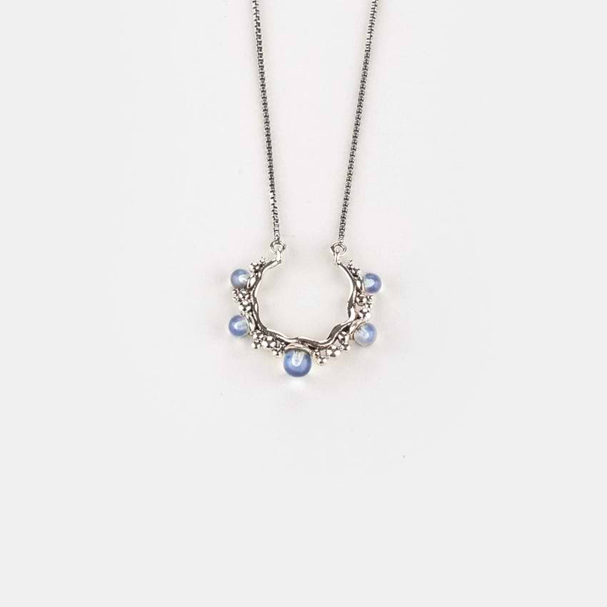 A Sunday Siesta Necklace in 925 Silver