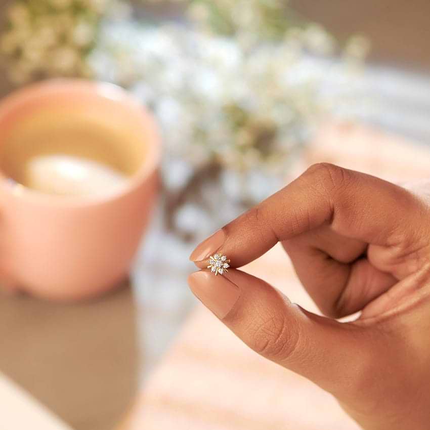 Shop Hanita Shine Diamond Nose Pin Online | CaratLane US