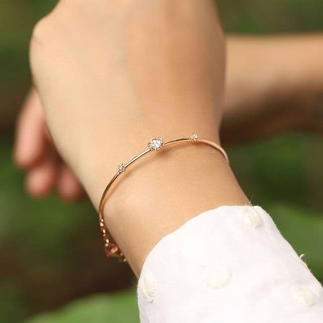 Floral diamond bracelet best sale