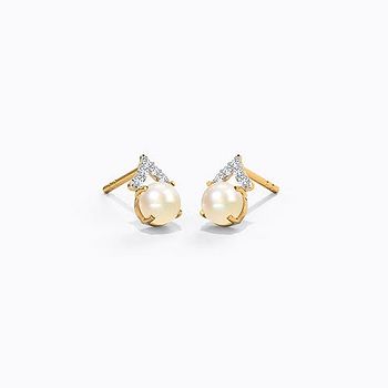Daisy Radiant Pearl Stud Earrings