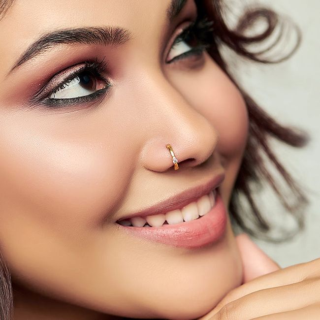 Nose outlet ring caratlane
