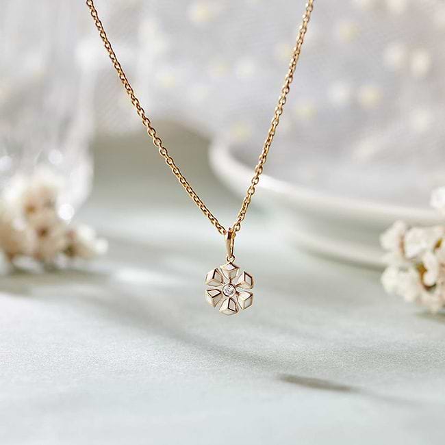 Caratlane diamond pendant sale