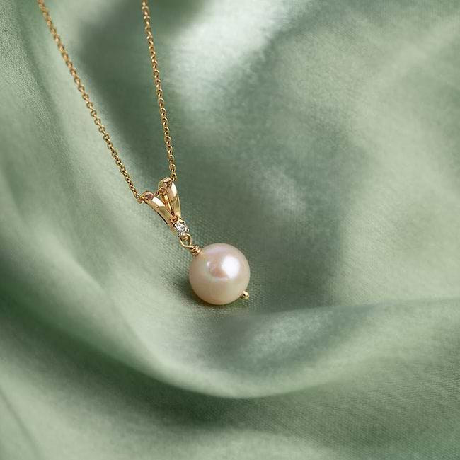 Caratlane pearl collection top