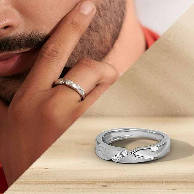 Silver Hugging Couple Ring - ApolloBox