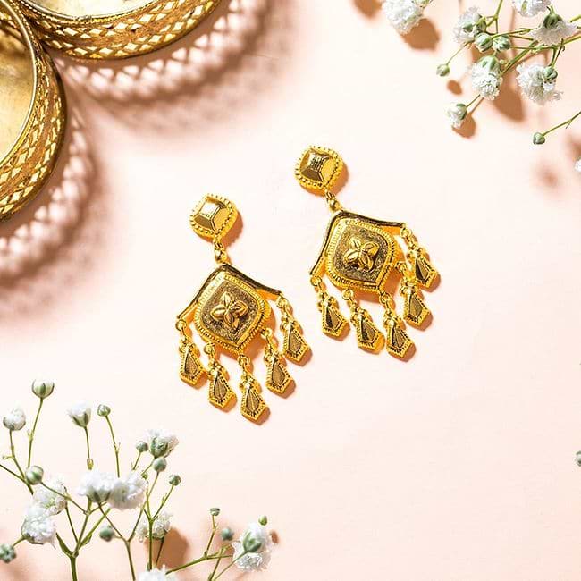 Caratlane gold studs outlet