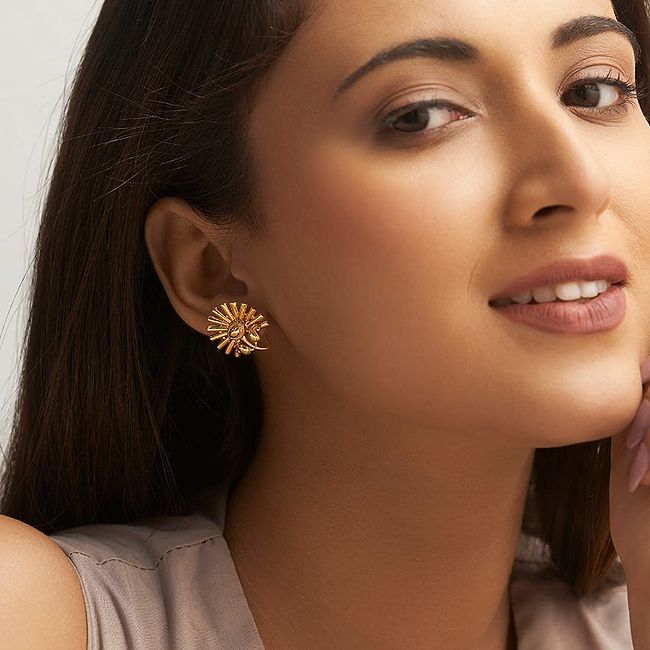 Caratlane online gold studs